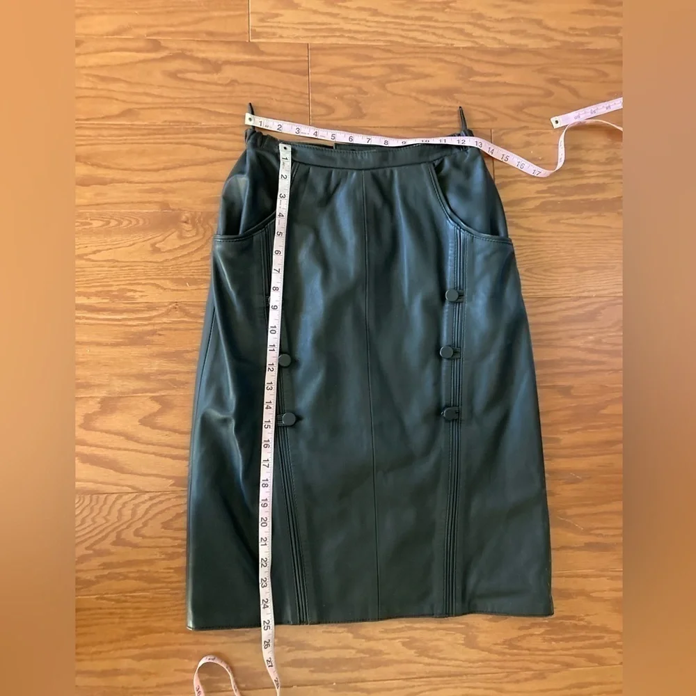 VINTAGE LEATHER SKIRTwith  BACK SLITS Buttons on Front Zipper Elastic Waist Sz 8